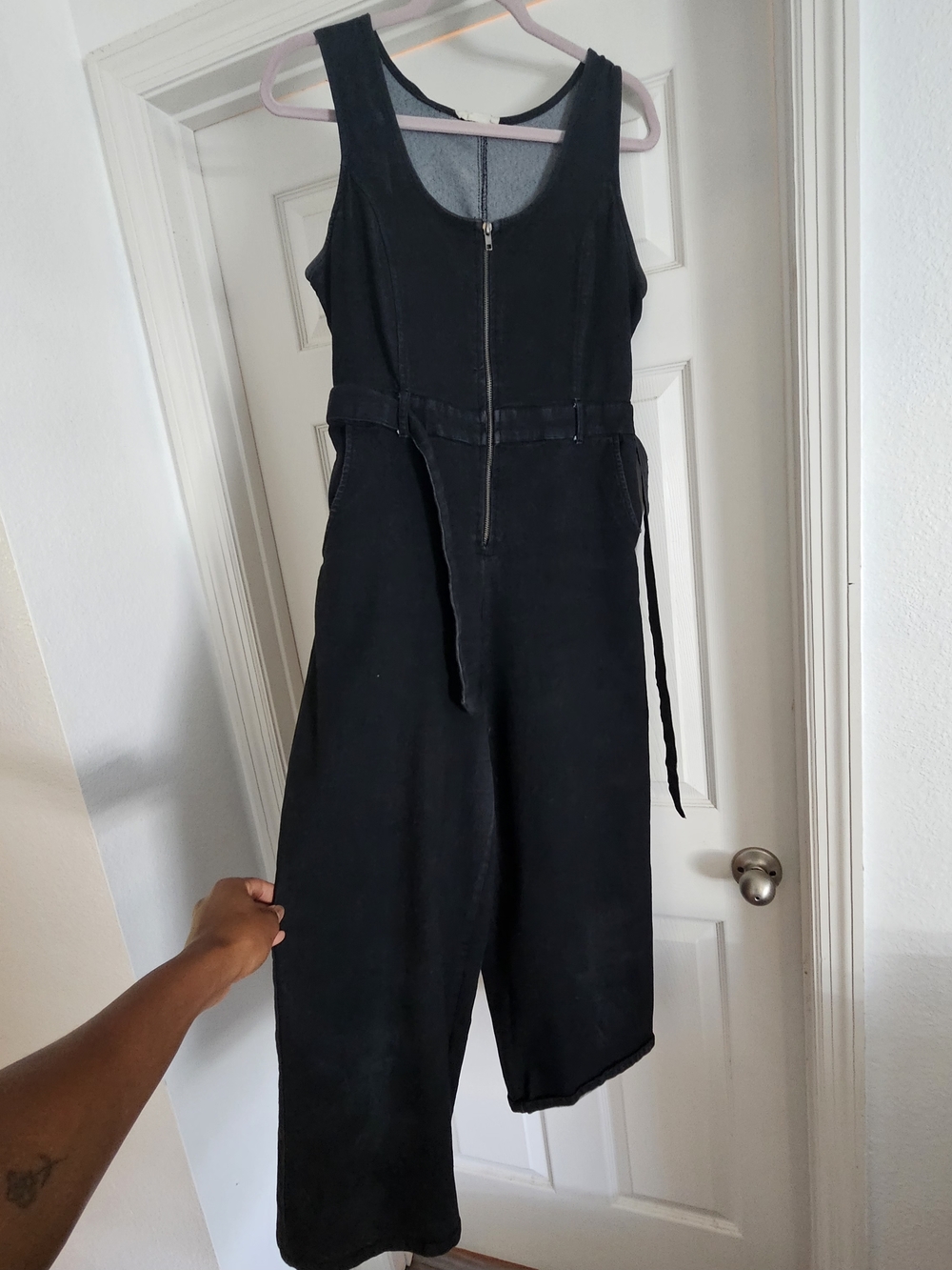 Derek Heart Black Sleeveless Wide-Leg Jumpsuit with Front Zip and Tie